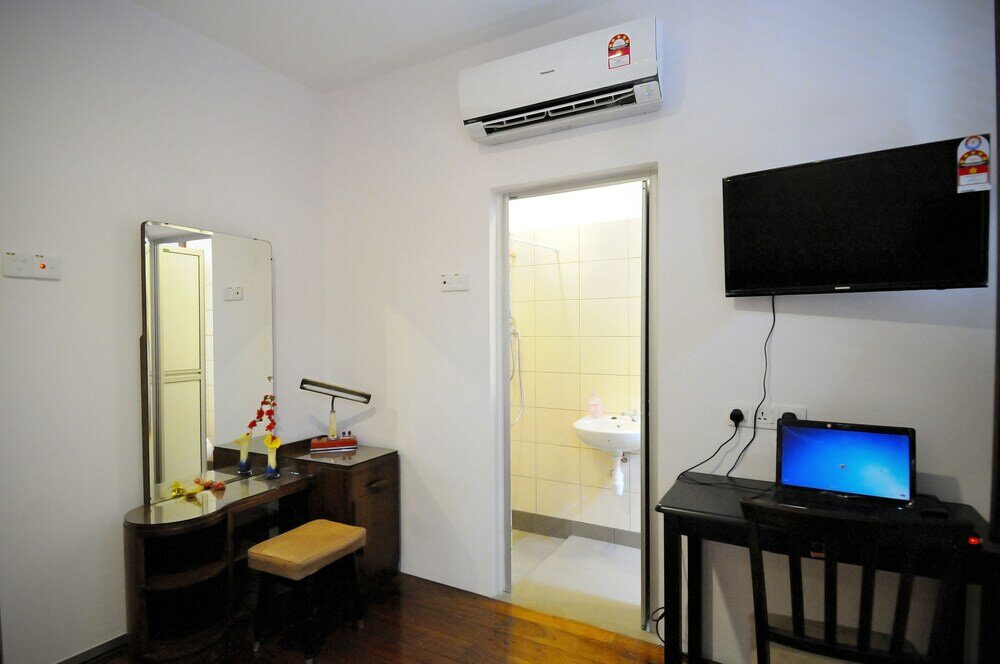 Фото Thirty Three Stewart Houze Guest House