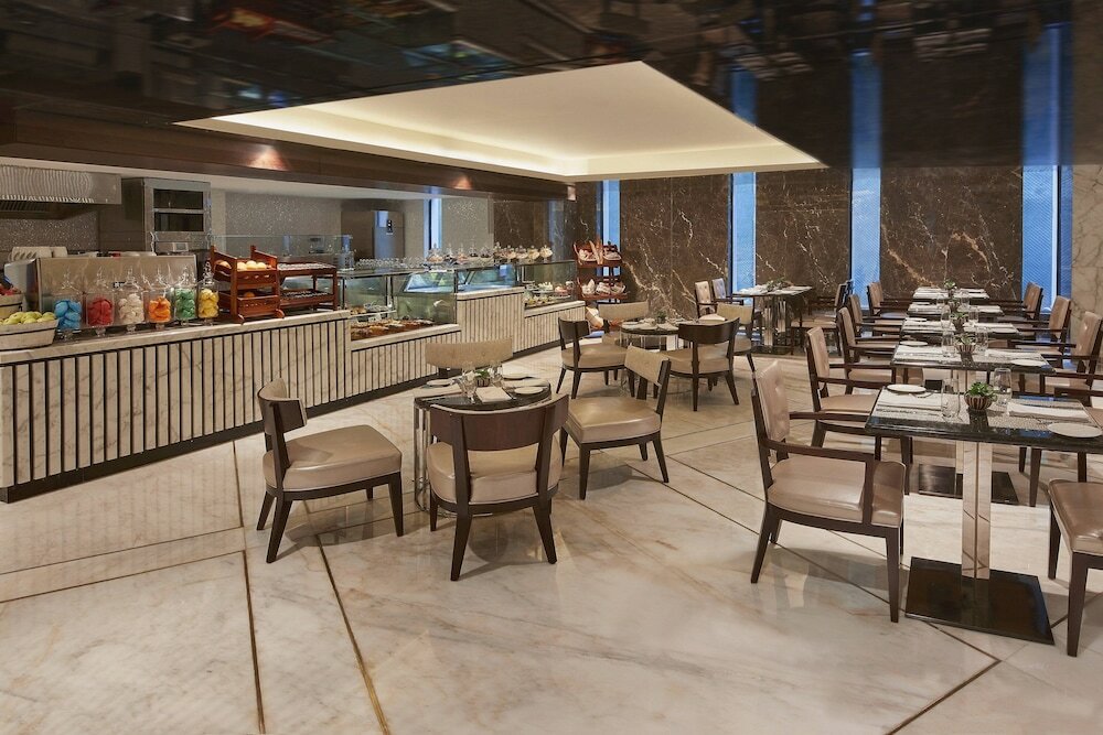 Фото Renaissance Dhaka Gulshan Hotel