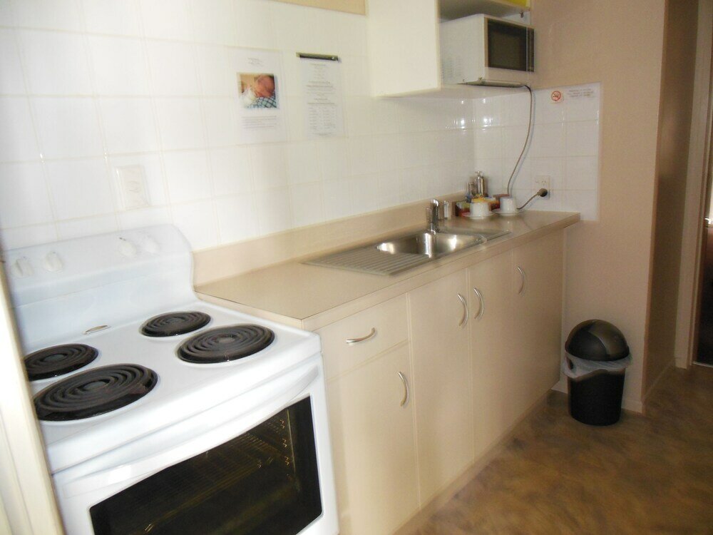 Фото Asure Camelot Arms Motor Lodge