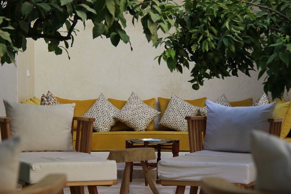 Фото Riad Emberiza Sahari