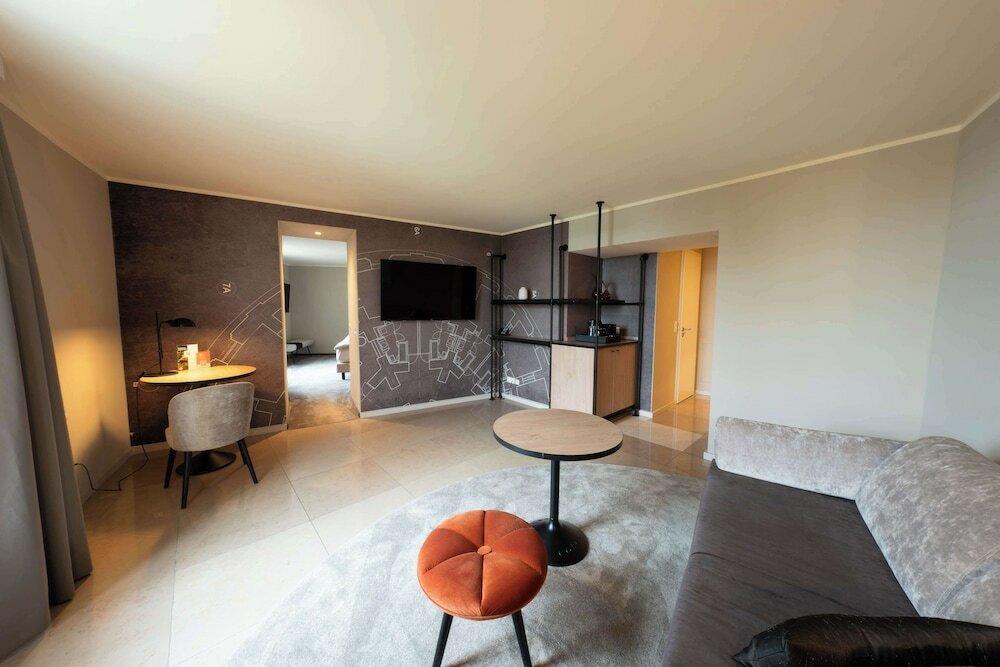 Фото Wasserturm Hotel Cologne, Curio Collection by Hilton