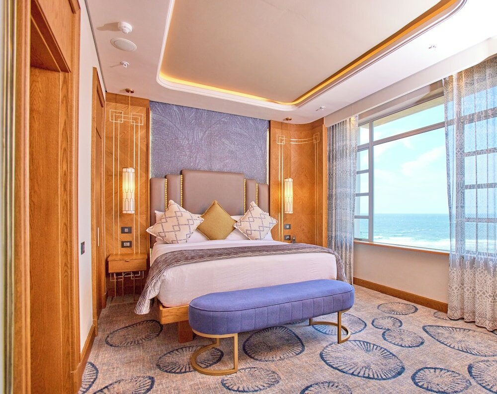 Фото Suncoast Hotel