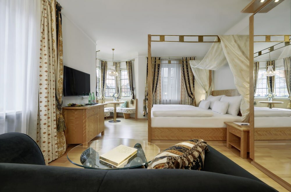 Фото Hotel Schwarzer Adler