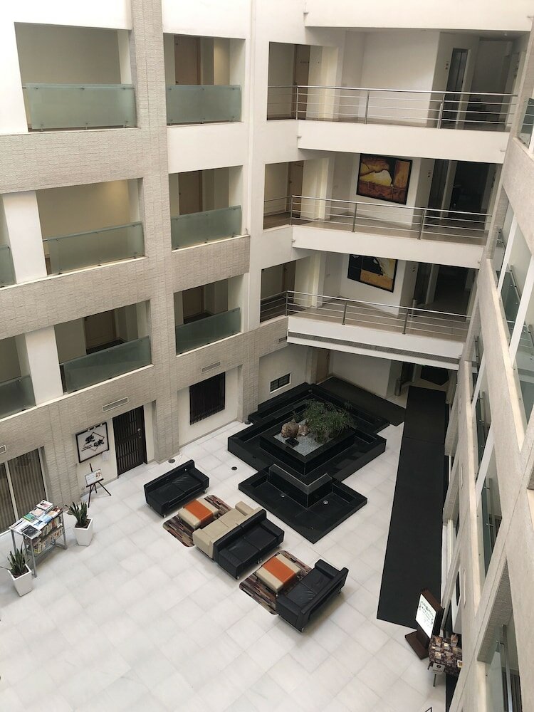 Фото Avalon Courtyard