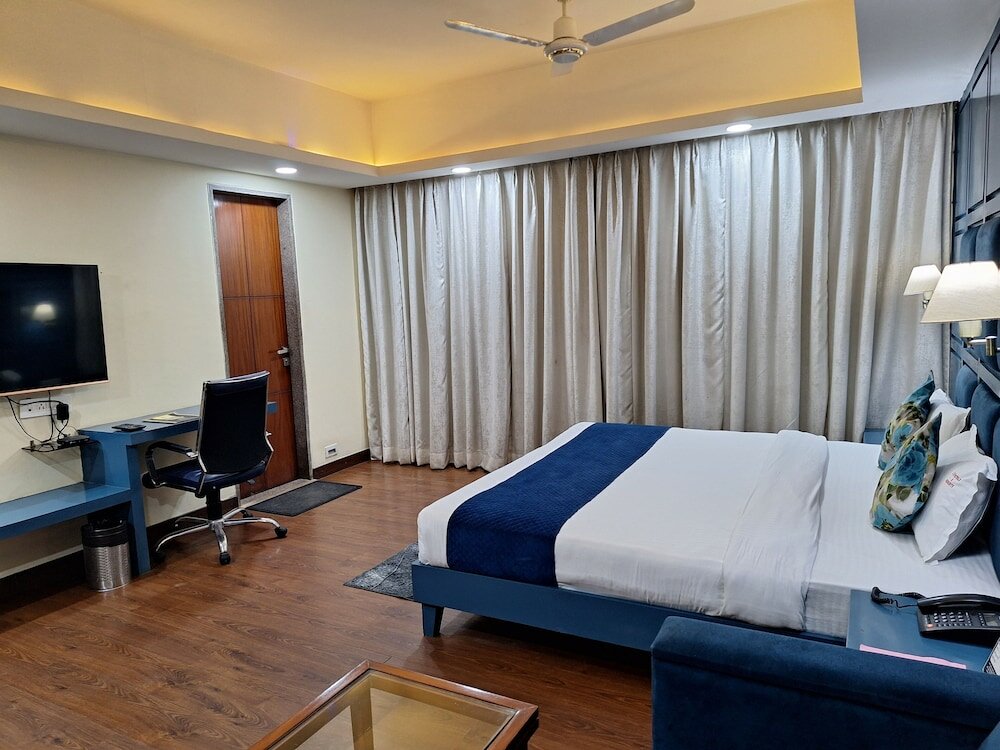 Фото L N Marriott Hotel