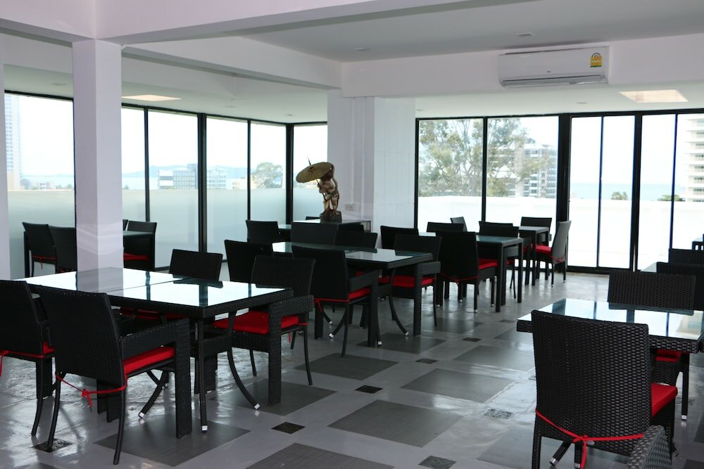 Фото RedDoorz I Talay Resort