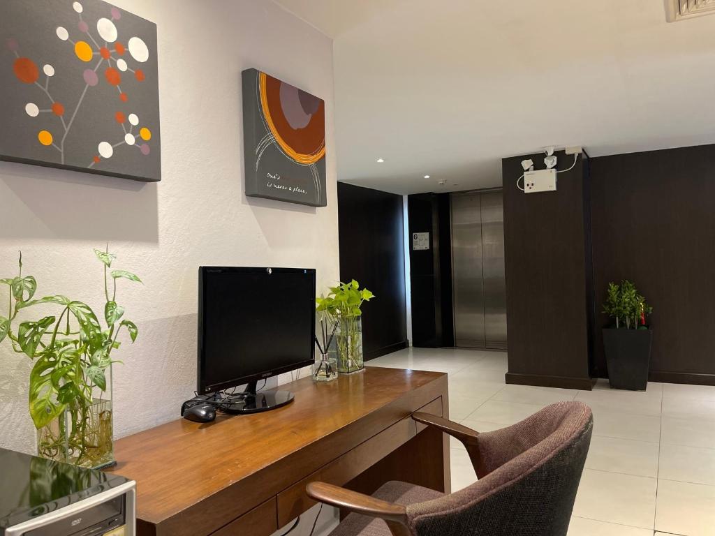 Фото 24 Inn Hotel