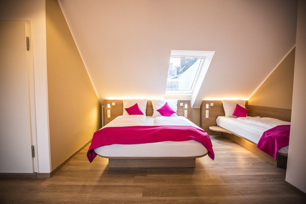 Фото Hotel Luckys Inn GmbH