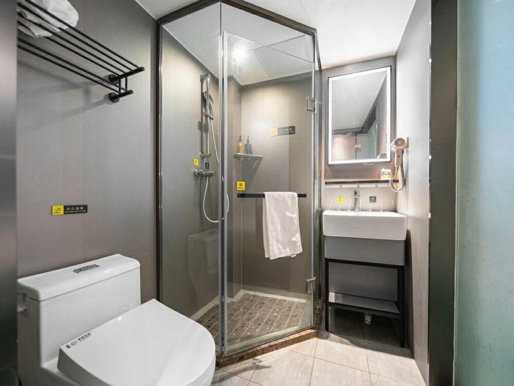 Фото 7Days Inn Shanghai LuJiaZui ShiMao Riviera GaRoaden