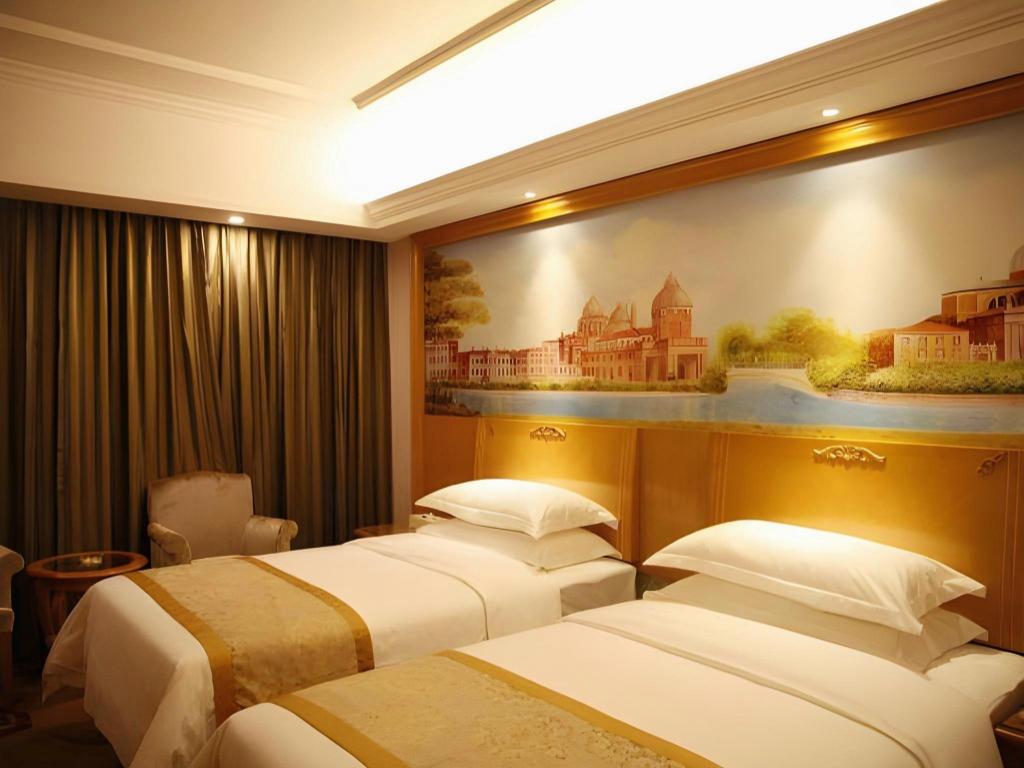 Фото Vienna Hotel