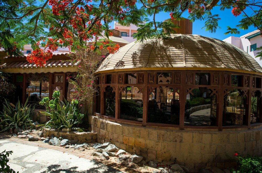 Фото Eagles Downtown Zahabia & Beach Resort