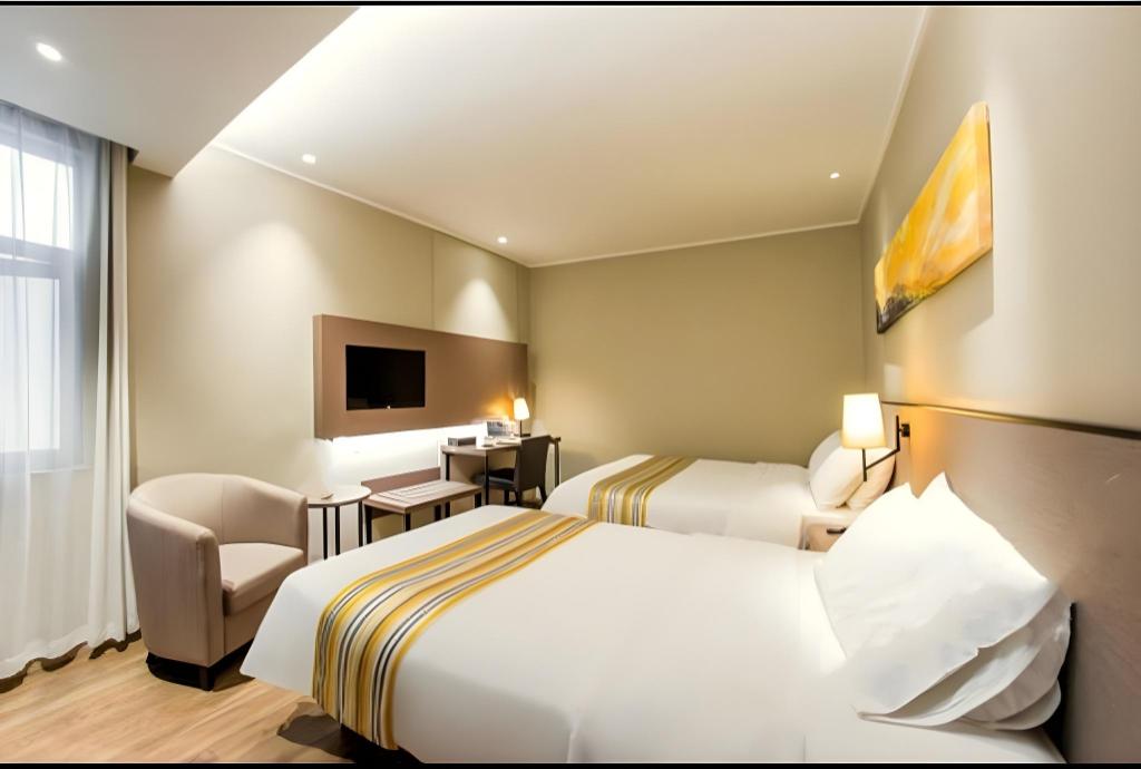 Фото Homeinn Plus Hotel Shanghai Bund Jinling East Road