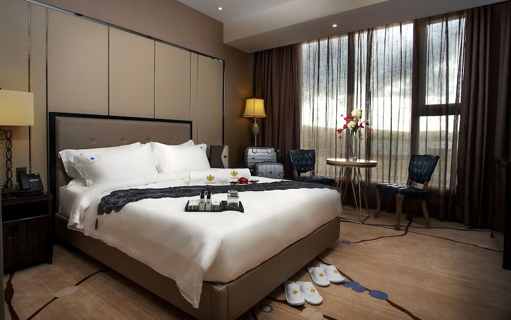 Фото Lotus Blu Hotel