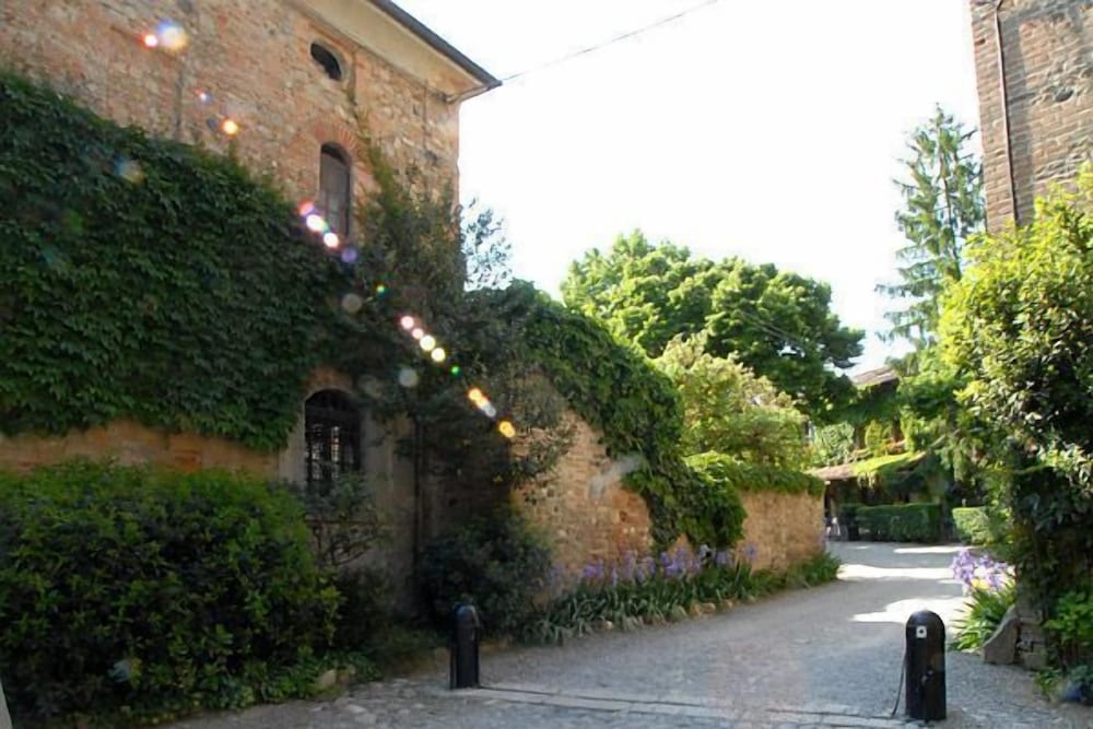 Фото Отель Residenza Torre di San Martino