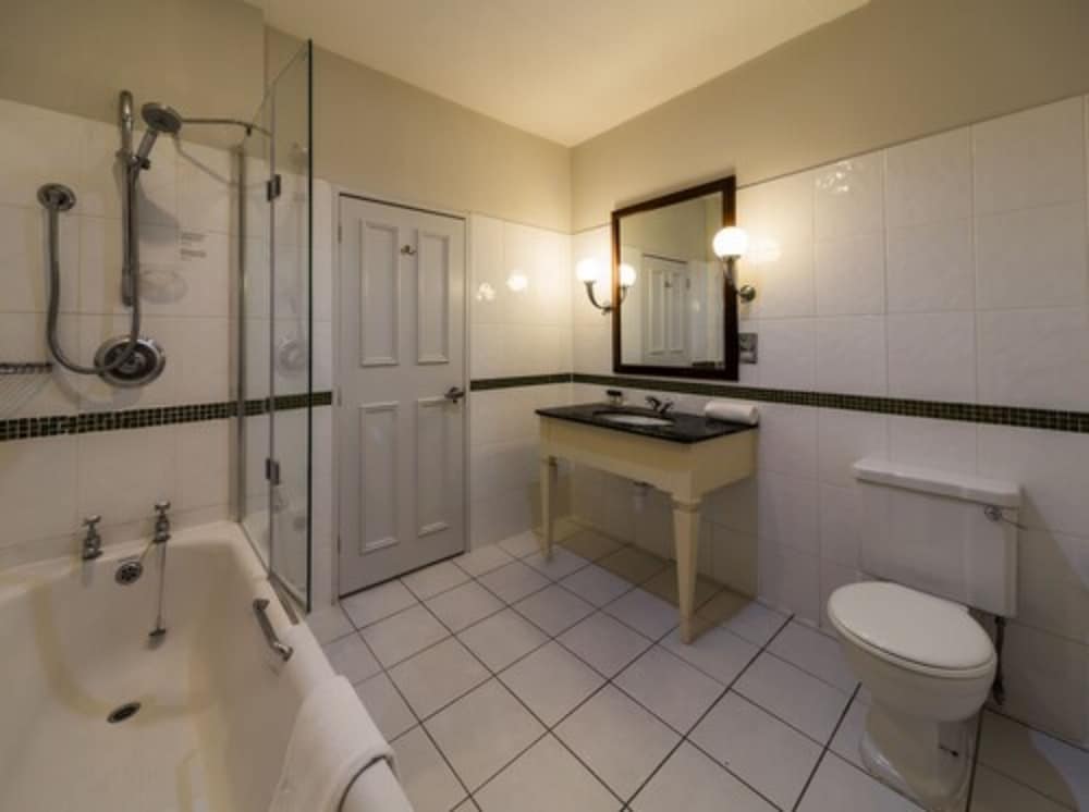 Фото The Old Ship Hotel