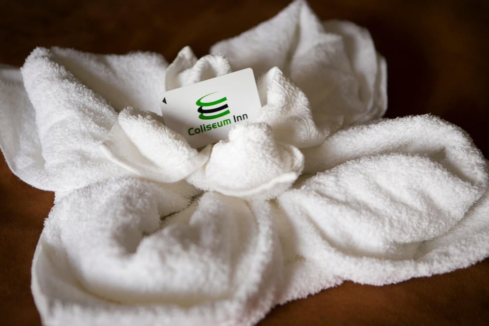 Фото Coliseum Inn