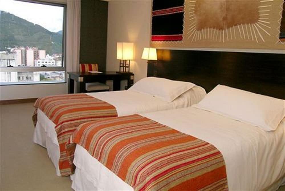 Фото Alejandro i Hotel