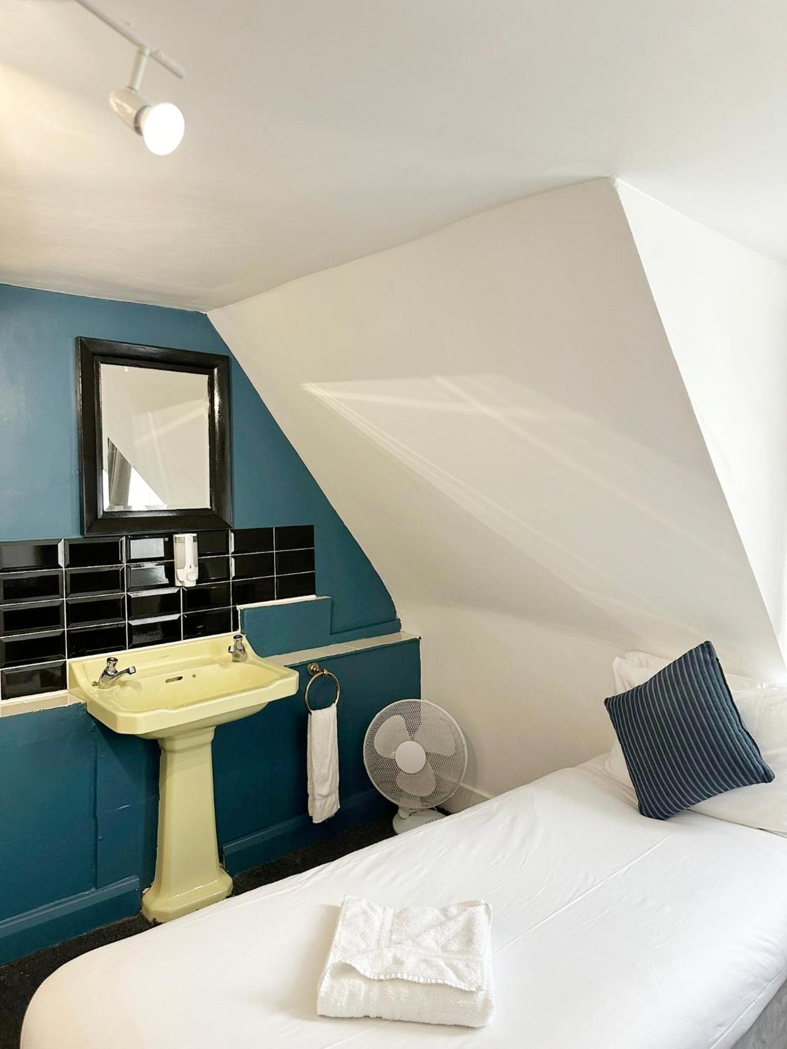 Фото Kipps Brighton Hostel