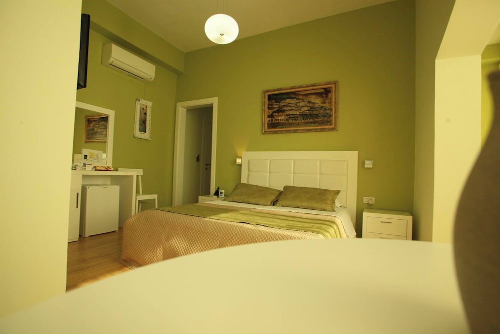 Фото Hotel & Restaurant White City