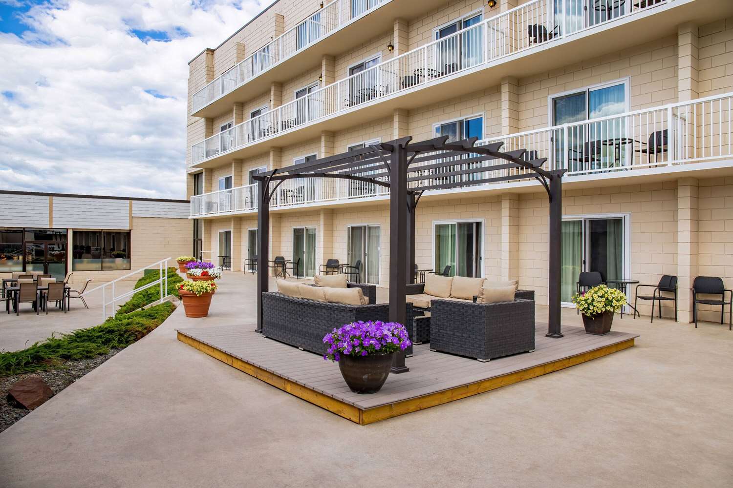 Фото Days Inn Cranbrook