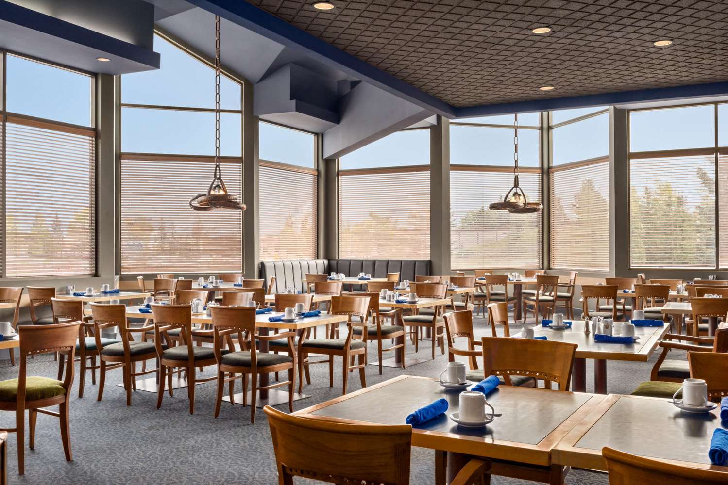 Фото Royal West Edmonton, trademark Collection