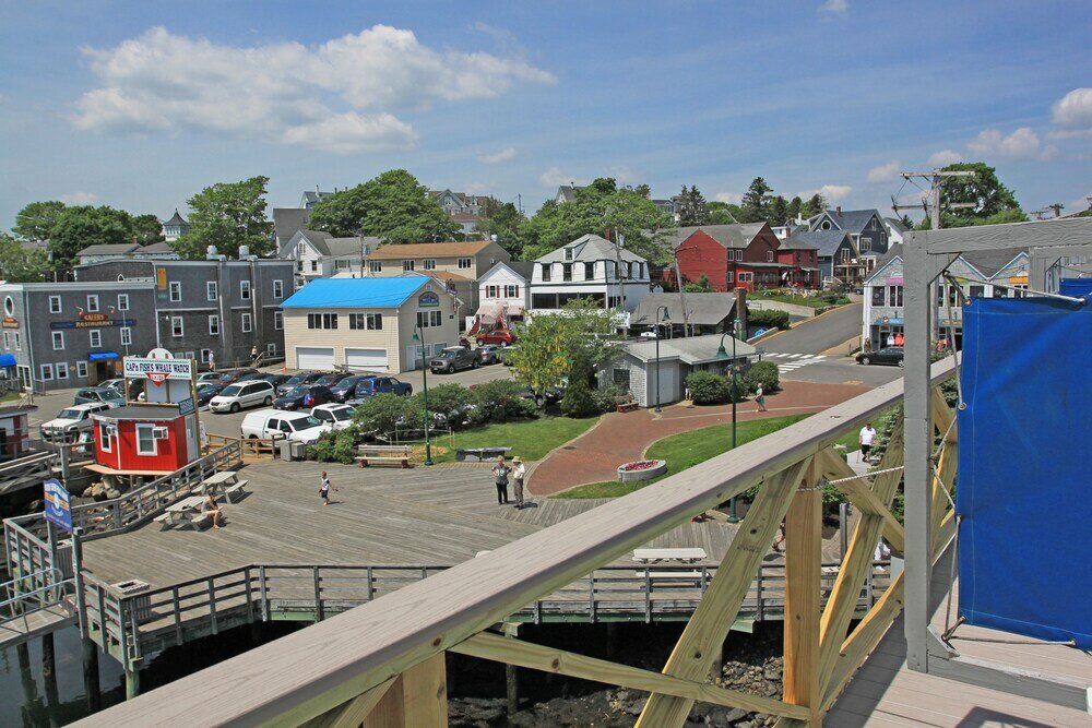 Фото Fishermans Wharf Inn