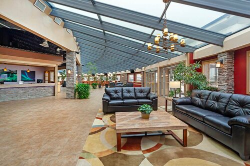 Внешний вид отеля Best Western Plus Mirage Hotel & Resort в Хай-Левеле, фото 4