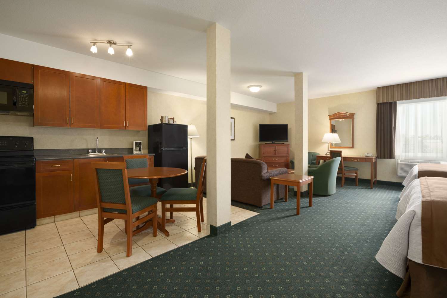 Фото Travelodge by Wyndham Strathmore