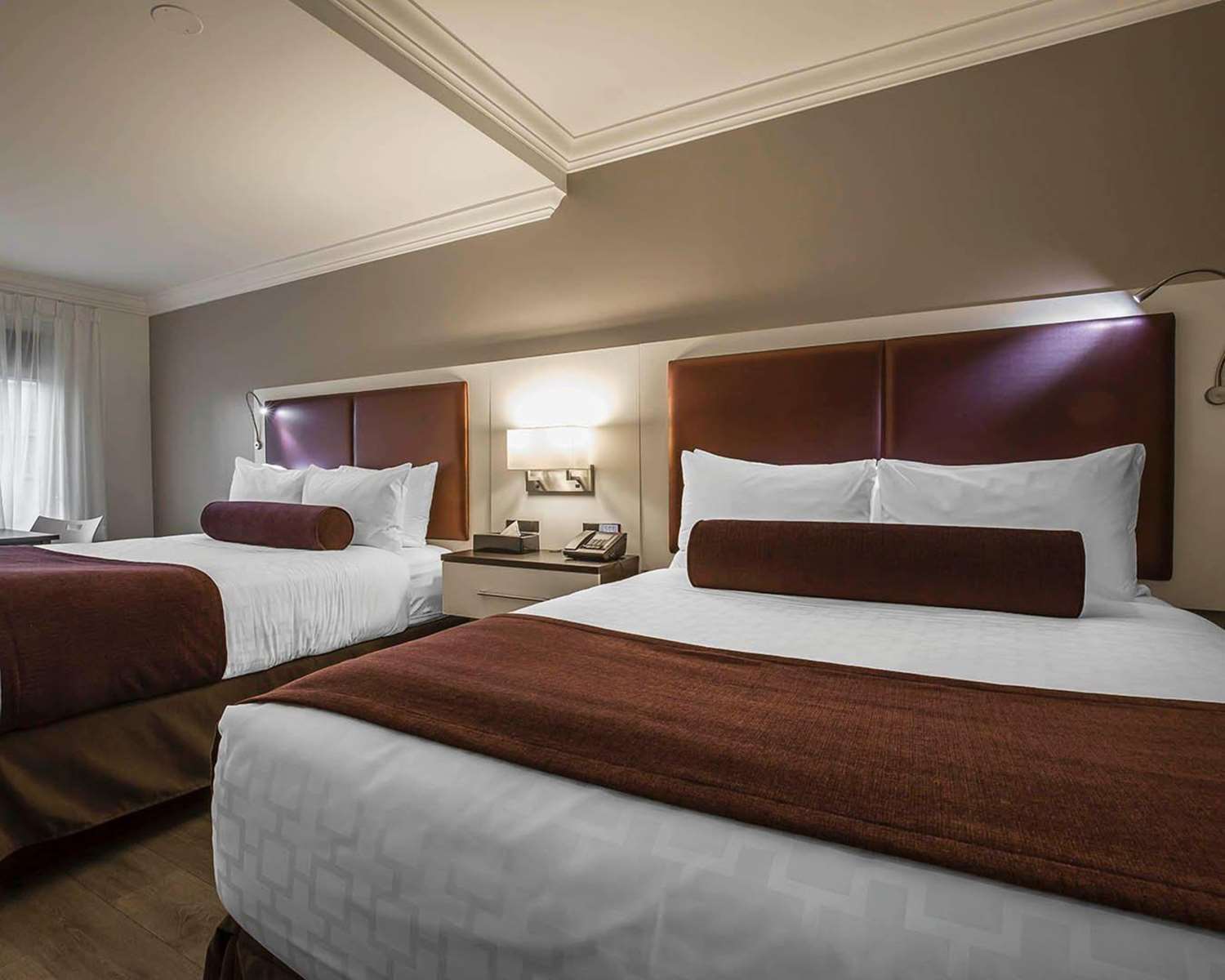 Фото The Saint James Hotel, An Ascend Hotel Collection Member