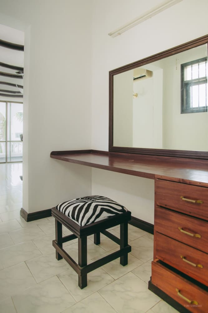 Фото Bahari Dhow Beach Villas