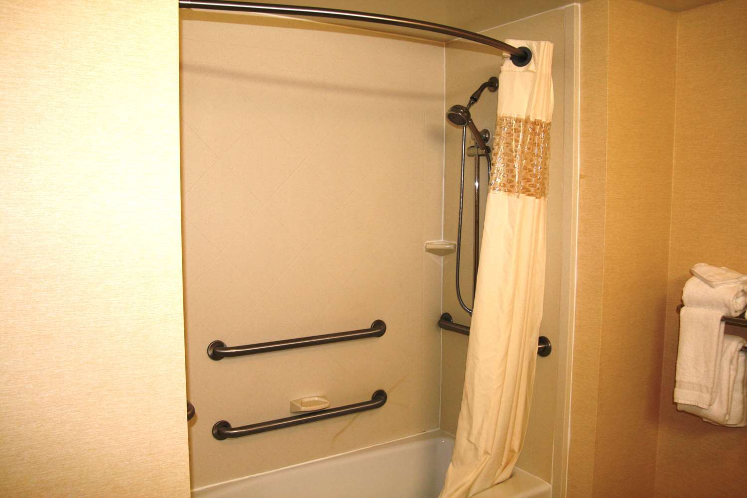 Фото Hampton Inn & Suites Lancaster