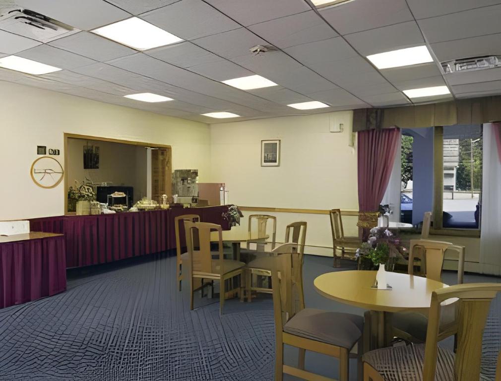 Фото Knights Inn Liberty