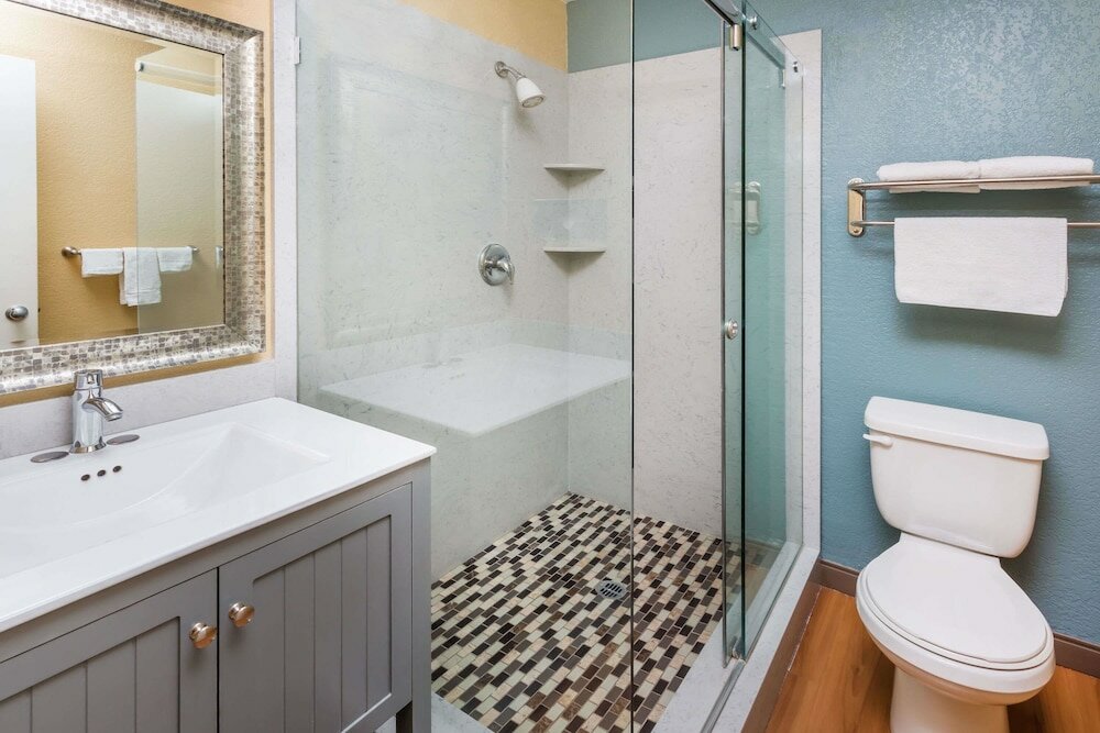 Фото Travelodge by Wyndham Oceanside