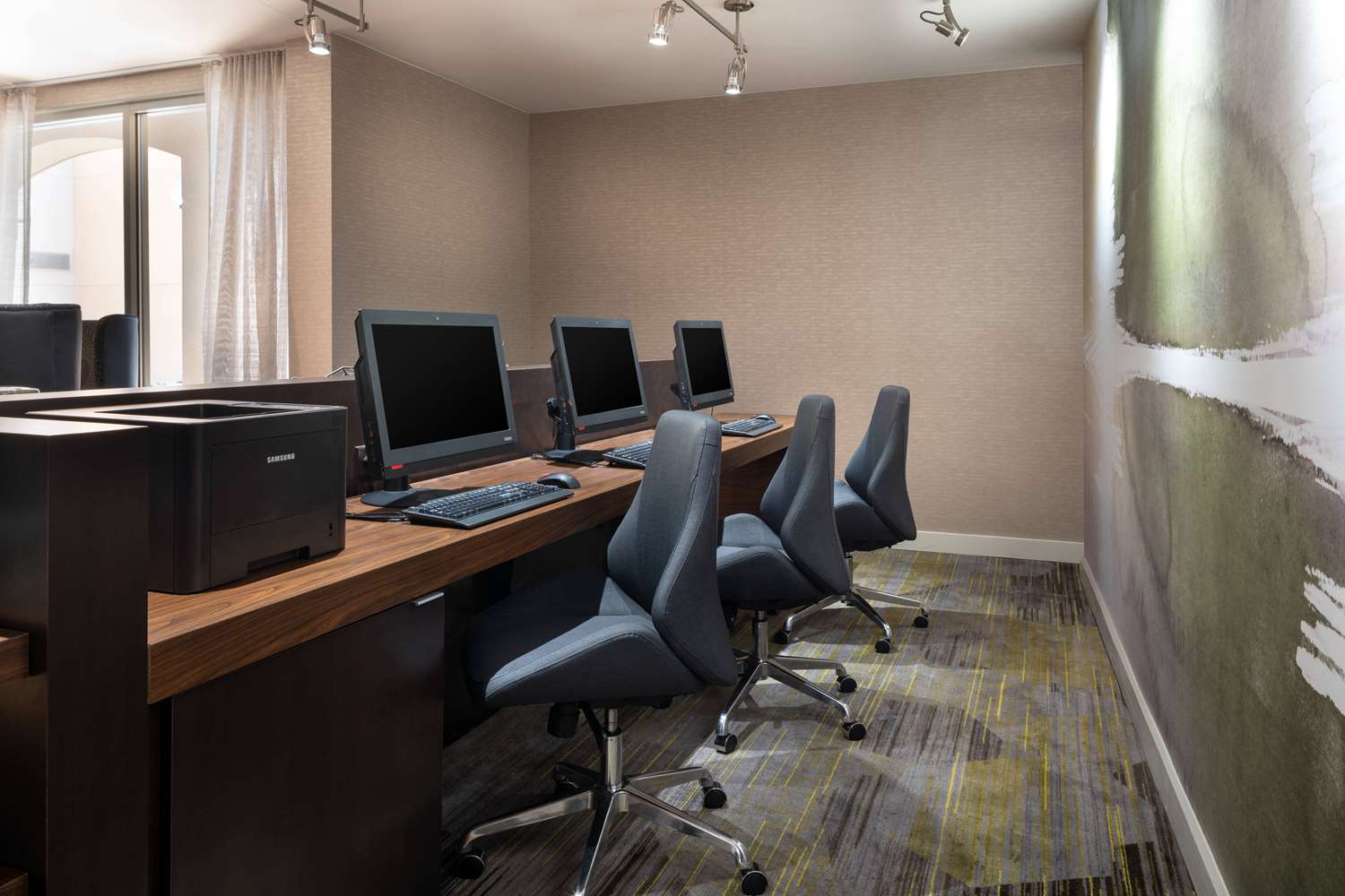 Фото Sonesta Select Camarillo