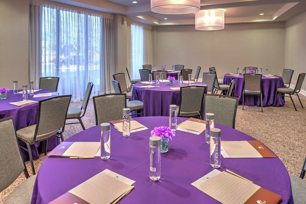 Фото DoubleTree by Hilton Atlanta - Emory Area