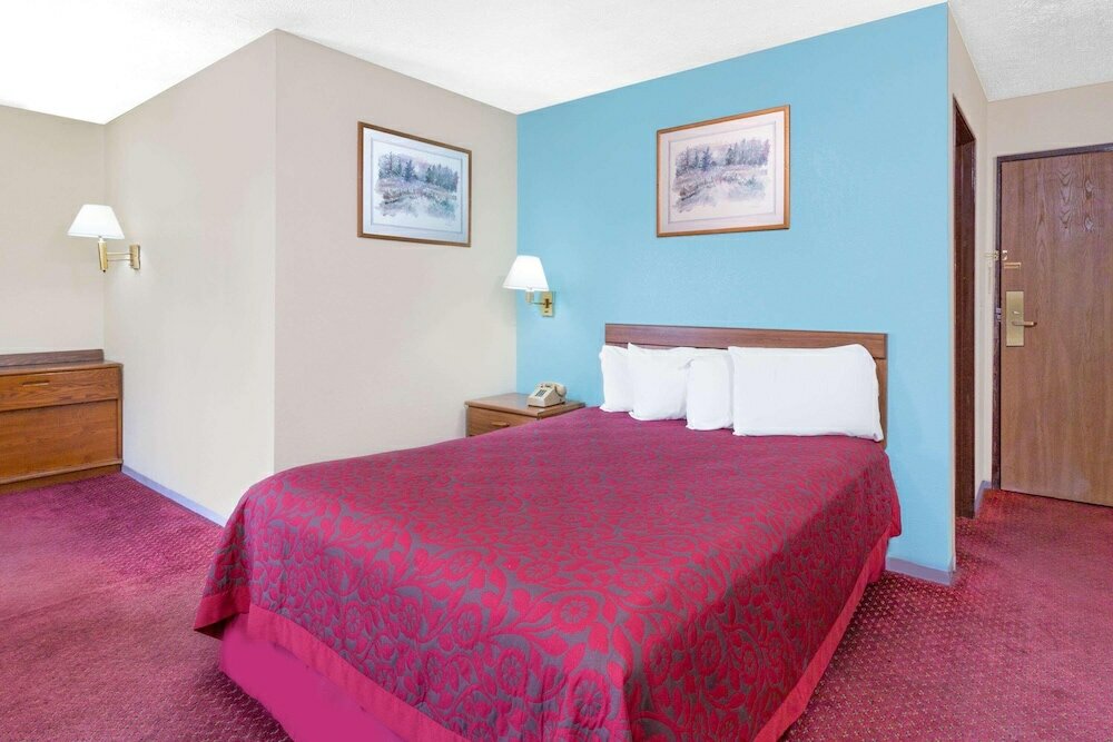 Фото Days Inn by Wyndham Warrensburg