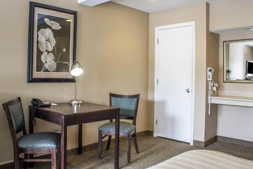 Фото Red Roof Inn Tucson Downtown – University