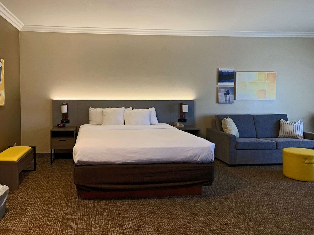 Фото Comfort Suites Oceanside Camp Pendleton Area