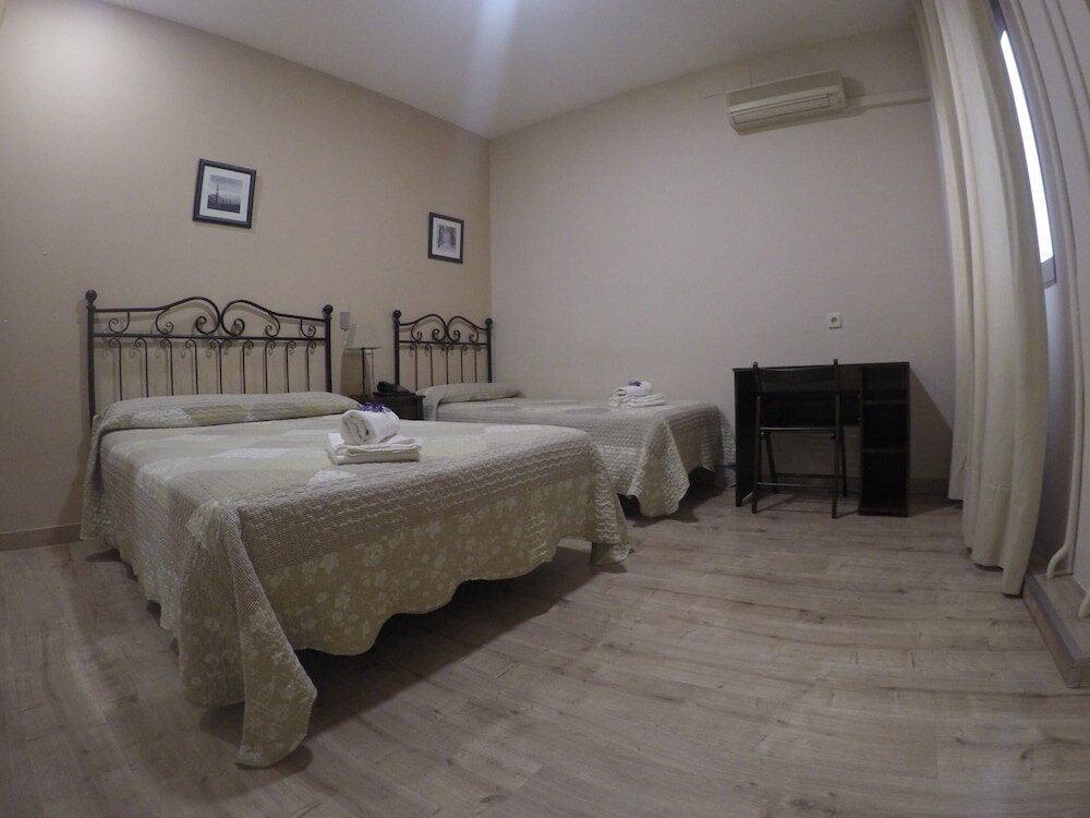 Фото Hostal El Pilar