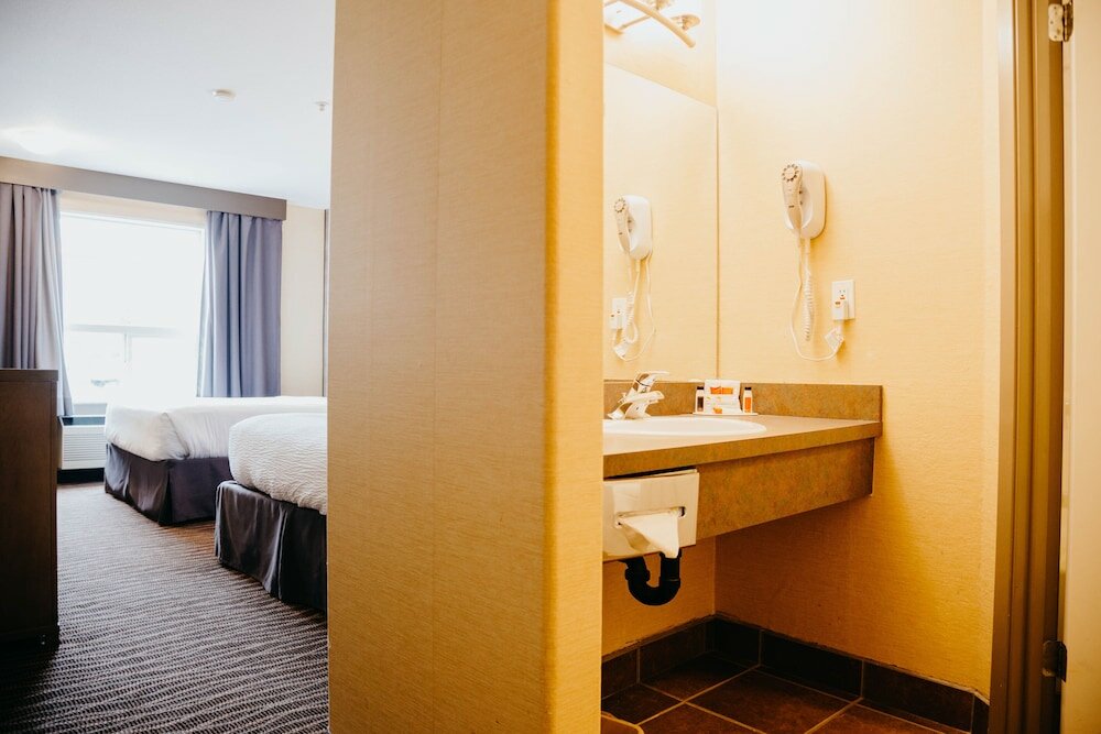 Фото Super 8 by Wyndham Revelstoke Bc