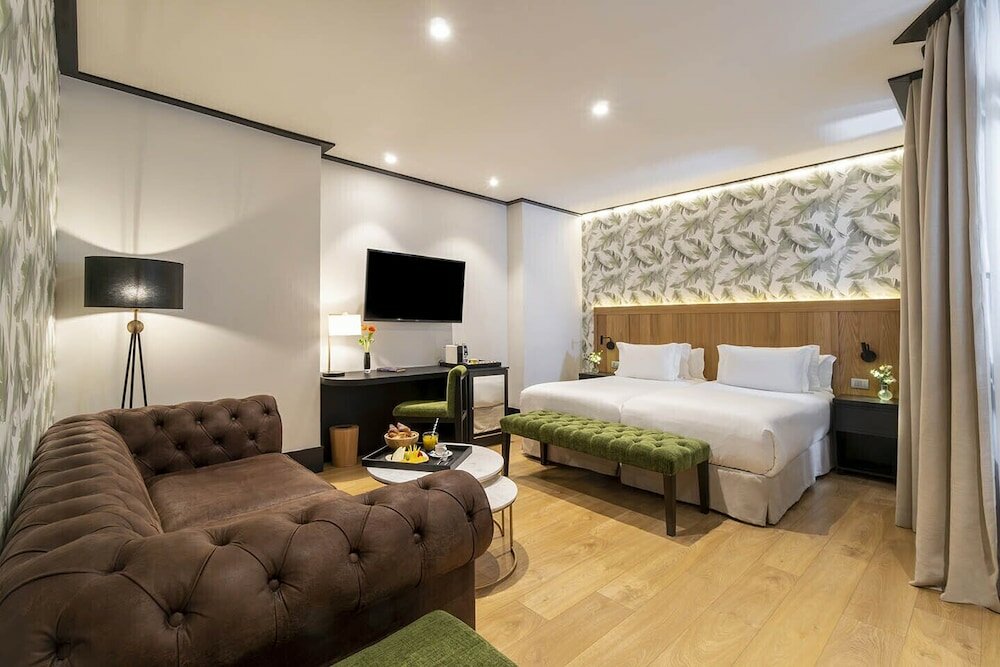 Фото H10 Puerta de Alcalá