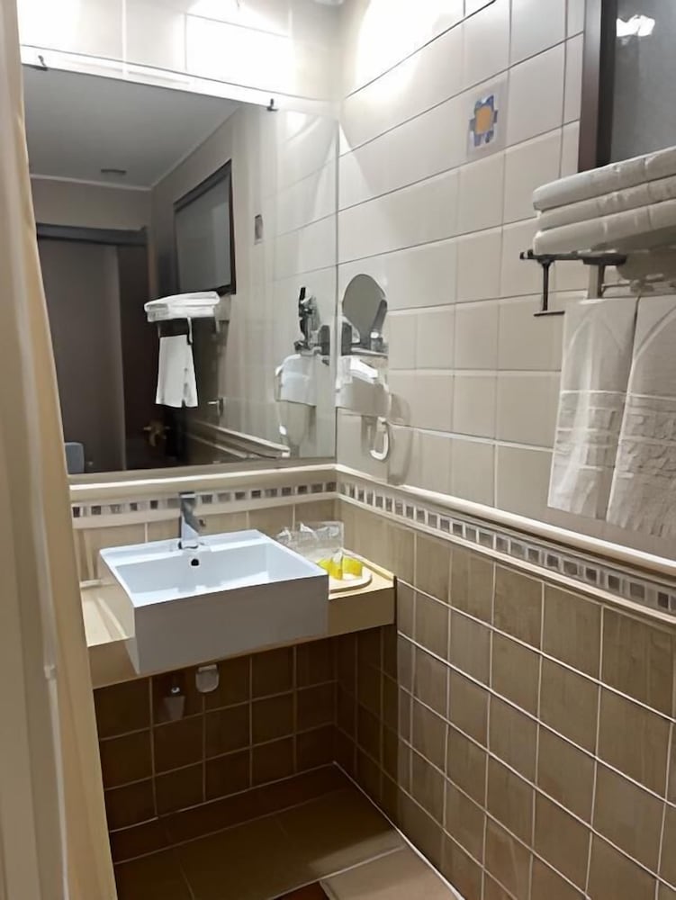 Фото Omar Khayyam Hotel