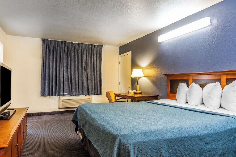 Фото Auburn House Hotel