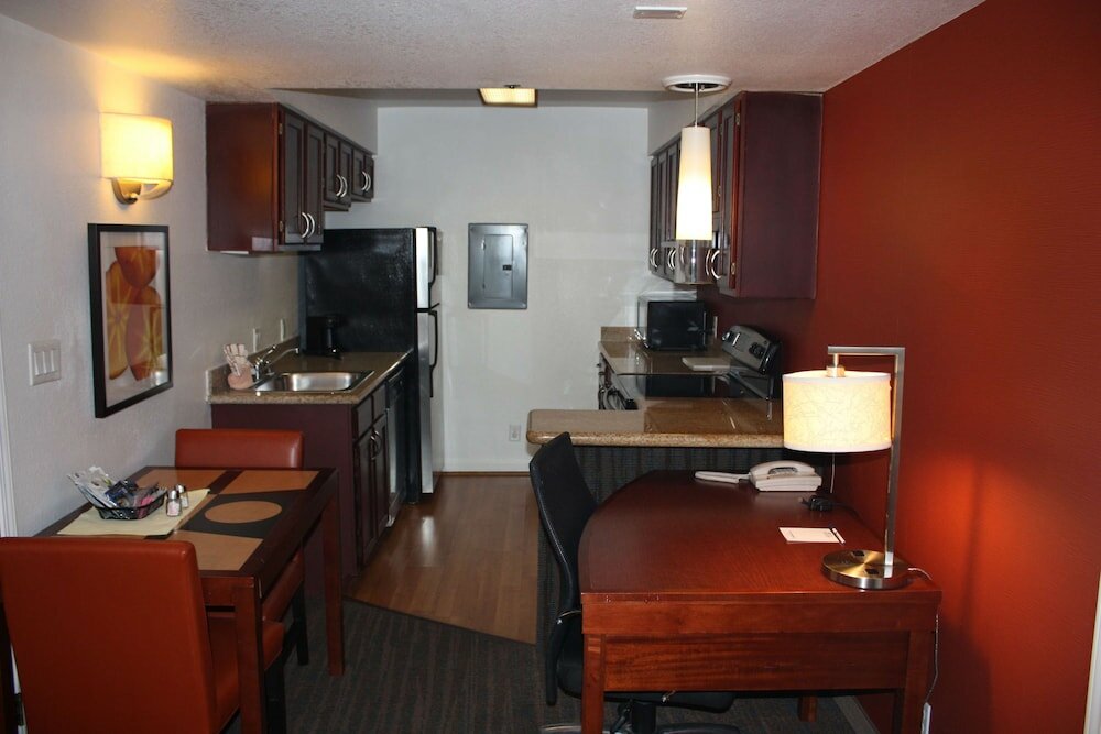 Фото SenS Suites Livermore, SureStay Collection by Best Western