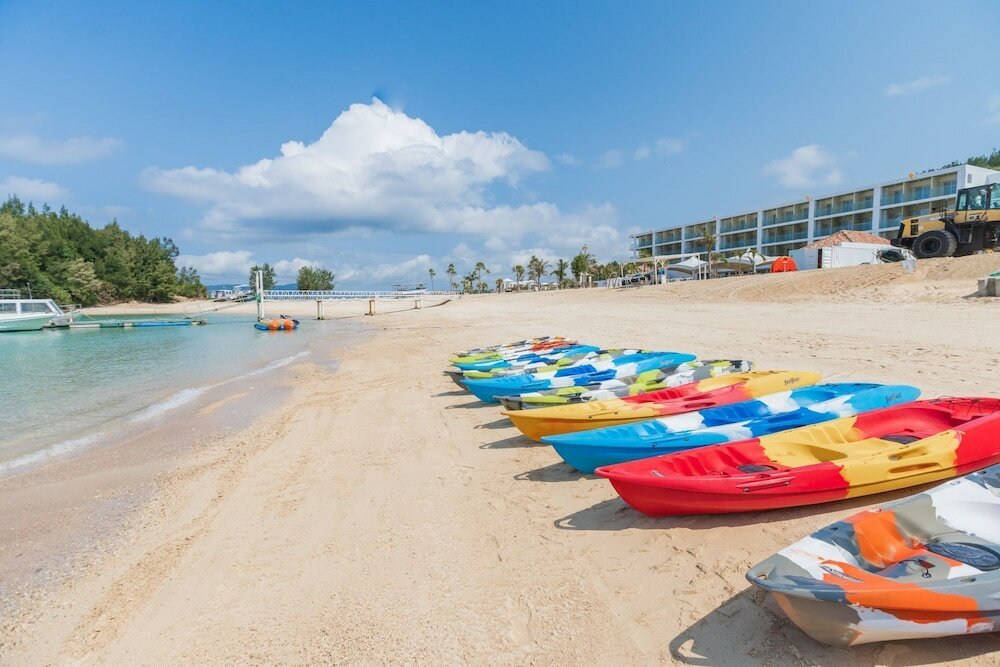 Фото Okinawa Kariyushi Lch Resort on the Beach