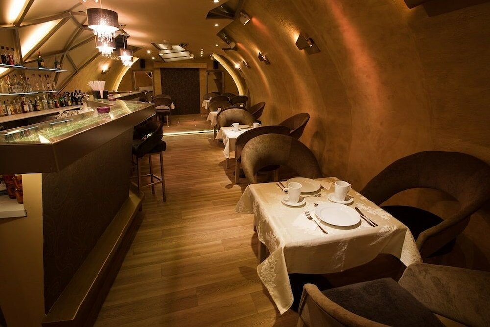 Фото Barokk Hotel Promenád Gyor