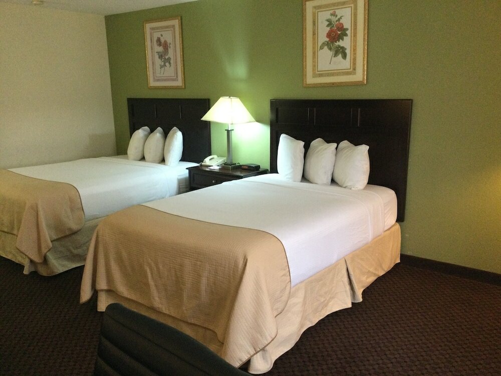 Фото Baymont by Wyndham Battle Creek Downtown