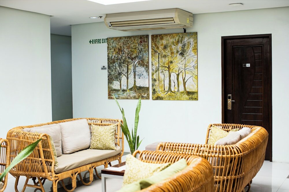 Фото Empire Suites Hotel