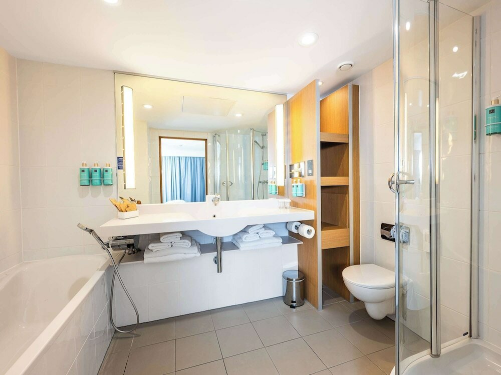 Фото Novotel Cardiff Centre