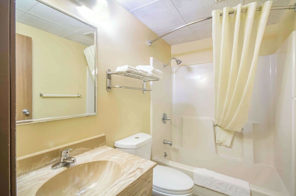 Фото Econo Lodge Lansing - Leavenworth